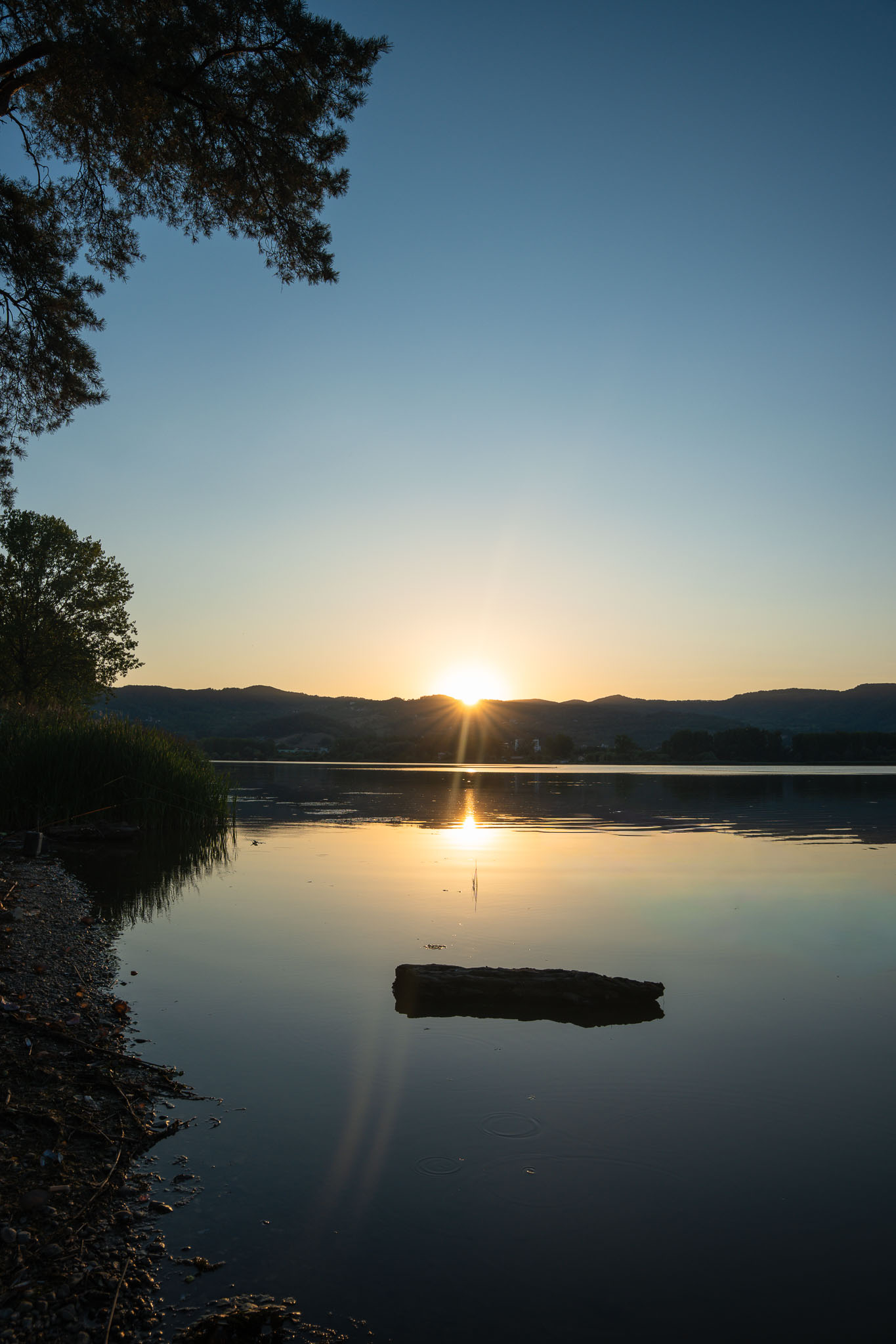 Apus reflectat pe lac fotografiat de AlbuDuo Photography
